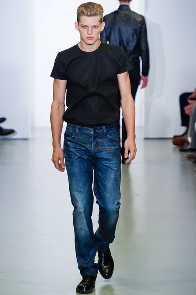 Look 18